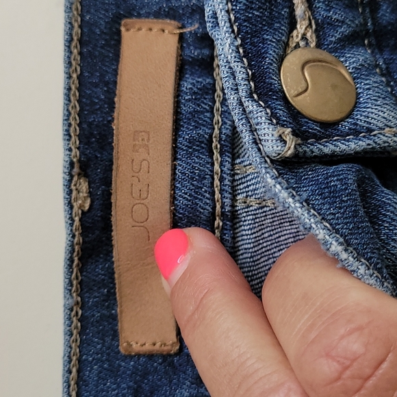 Joe's "the Ozzie" 4" cutoff distressed denim shorts, size 24 - Picture 4 of 6